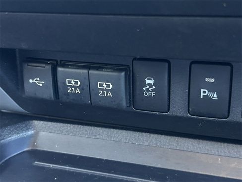 Used 2021 Toyota Tundra Limited image 28