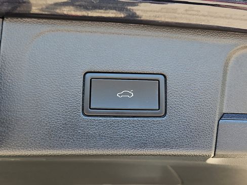 Used 2025 Volkswagen Atlas SEL image 11