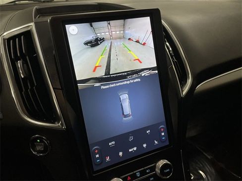 Used 2024 Ford Edge Titanium image 27