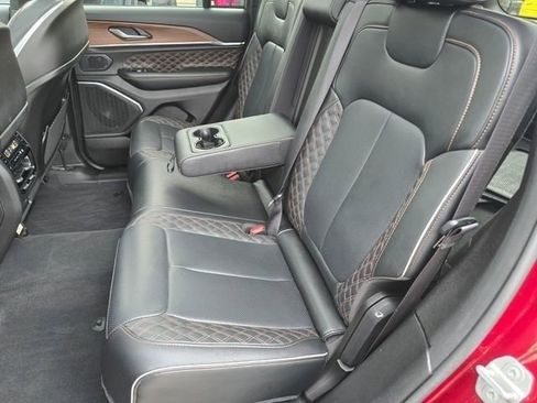 Used 2025 Jeep Grand Cherokee Summit AWD/4WD image 40