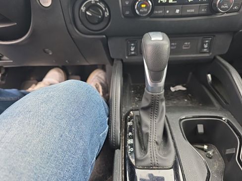 Used 2022 Nissan Frontier PRO-4X w/ Pro-4X Premium Package image 20