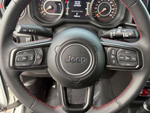 Used 2024 Jeep Wrangler Unlimited Rubicon AWD/4WD image 15