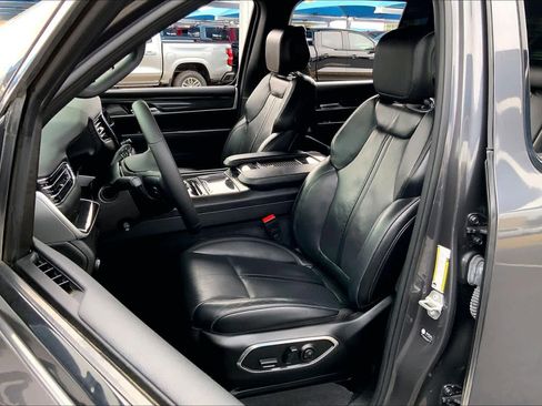 Used 2023 Jeep Wagoneer L 4WD image 7