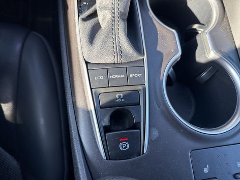 Used 2021 Toyota Camry XLE image 23