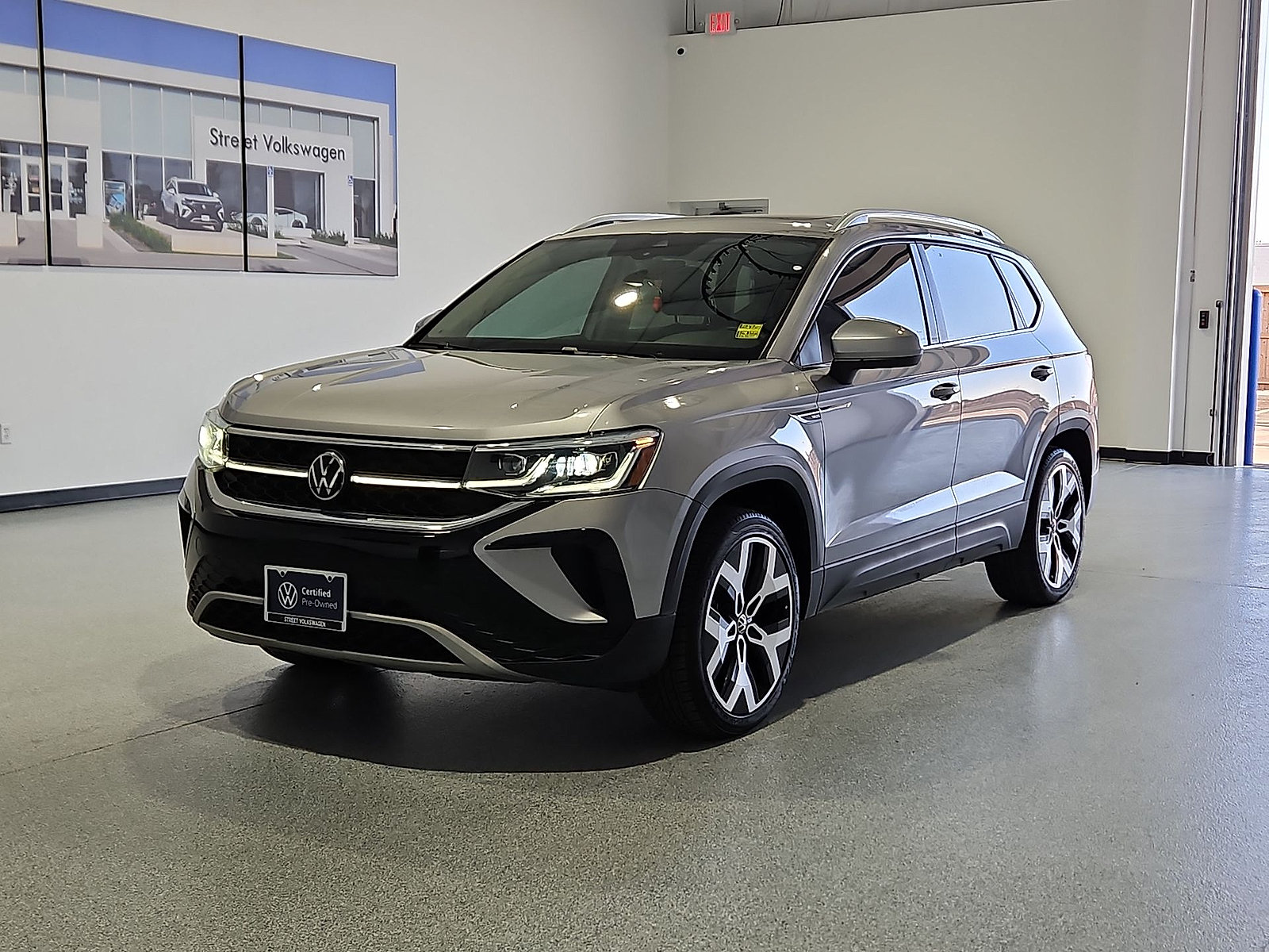 Certified 2023 Volkswagen Taos SEL AWD/4WD image 4