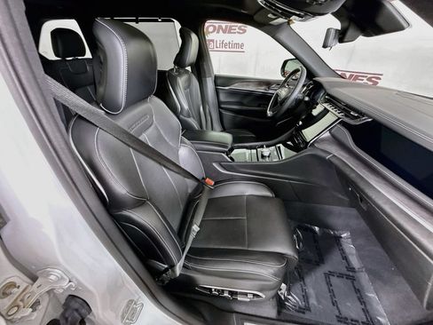 Used 2023 Jeep Grand Cherokee Overland w/ Luxury Tech Group IV AWD/4WD image 35