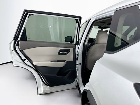 Used 2025 Nissan Rogue SV FWD image 25