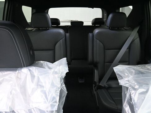 New 2026 Chevrolet Traverse LT w/ Sun and Wheel Package FWD image 33