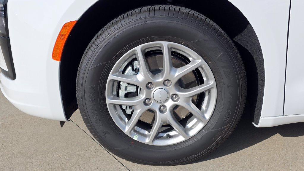 New 2027 Chrysler Pacifica Select FWD image 10