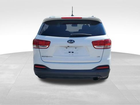 Used 2017 Kia Sorento LX FWD image 5