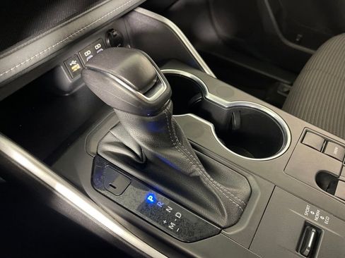 Certified 2023 Toyota Highlander L image 22