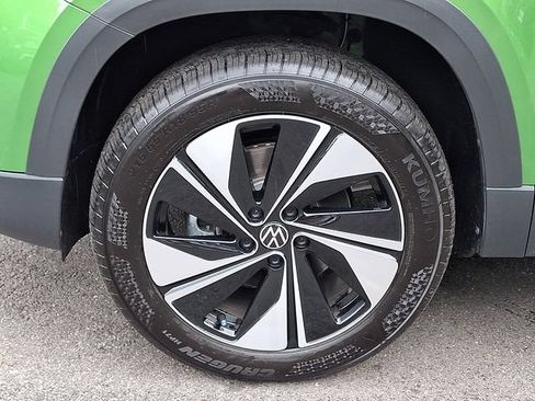Certified 2025 Volkswagen Taos SE AWD/4WD image 28