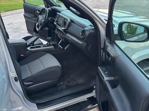 Used 2021 Toyota Tacoma TRD Sport w/ Technology Package AWD/4WD image 6