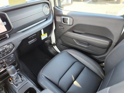 New 2026 Jeep Gladiator Sport AWD/4WD image 15