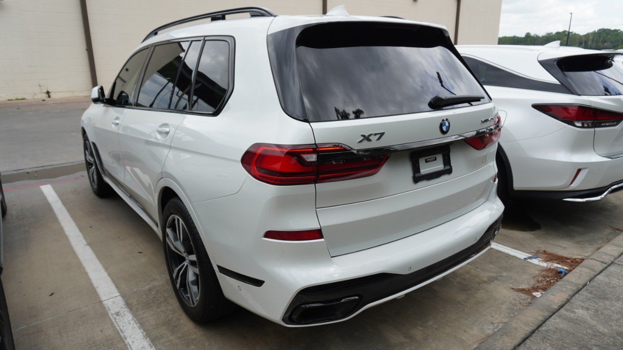 Used 2022 BMW X7 xDrive40i w/ M Sport Package AWD/4WD image 8