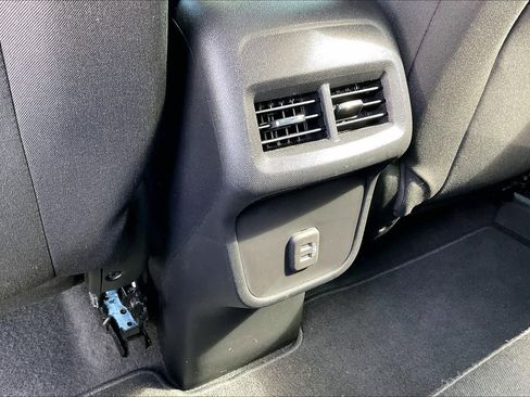 Certified 2023 Chevrolet Equinox LT image 32