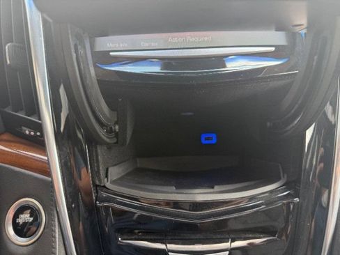 Used 2016 Cadillac Escalade Luxury AWD/4WD image 34