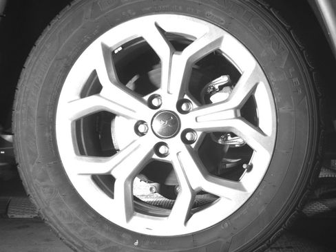 Used 2025 Jeep Compass Latitude image 15