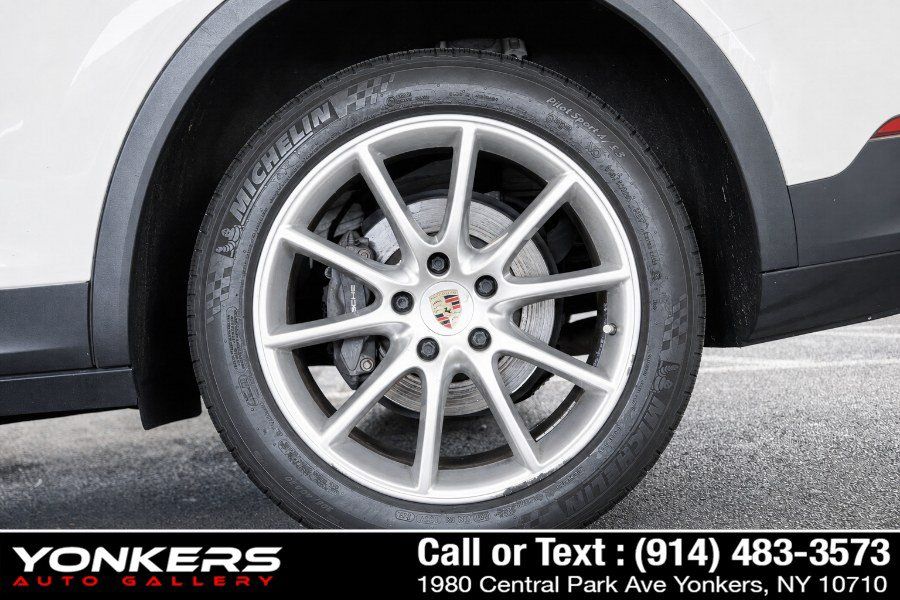 Used 2021 Porsche Cayenne AWD/4WD image 17