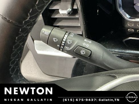 Used 2023 GMC Sierra 1500 SLT AWD/4WD image 40