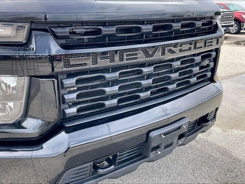 Used 2022 Chevrolet Silverado 2500 Custom w/ Custom Value Package AWD/4WD image 31