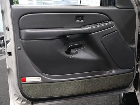 Used 2005 Chevrolet Silverado 2500 LS w/ Heavy-Duty Power Package image 62