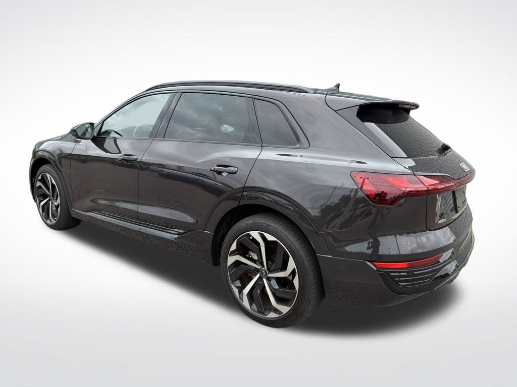 Used 2024 Audi Q8 e-tron Premium Plus AWD/4WD image 4
