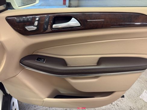Used 2017 Mercedes-Benz GLS 550 4MATIC image 22