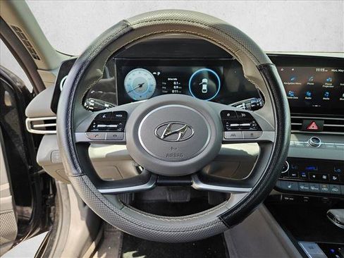 Used 2023 Hyundai Elantra SEL w/ Convenience Package FWD image 10