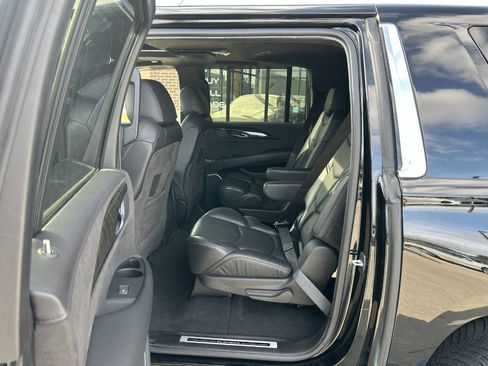Used 2020 Cadillac Escalade ESV Platinum image 35