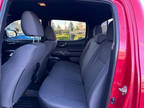 Used 2019 Toyota Tacoma TRD Off-Road w/ Technology Package image 13