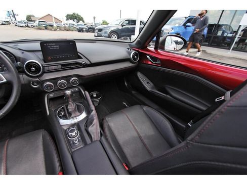 Used 2019 MAZDA MX-5 Miata RF Grand Touring RWD image 12