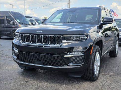 Used 2023 Jeep Grand Cherokee Limited AWD/4WD image 6