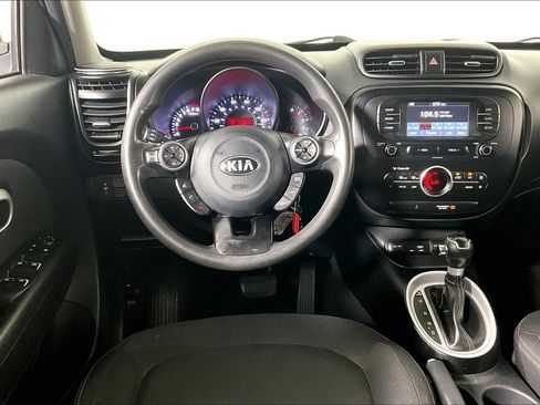 Used 2017 Kia Soul + image 5