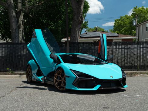 Used 2024 Lamborghini Revuelto AWD/4WD image 2