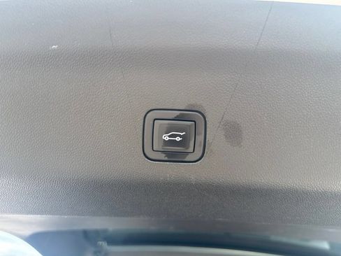 Used 2025 GMC Yukon XL Denali AWD/4WD image 31