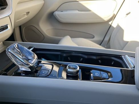 New 2026 Volvo XC60 T8 Ultra w/ Protection Package Premier image 32