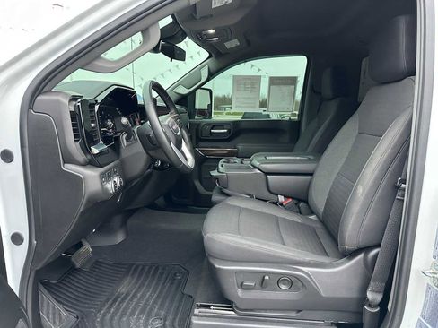 Used 2024 GMC Sierra 3500 SLE w/ SLE Convenience Package image 16