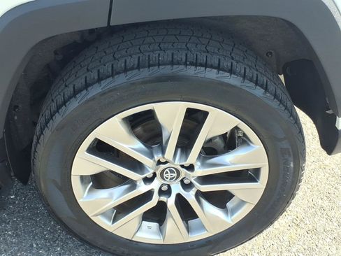 Used 2019 Toyota RAV4 Limited AWD/4WD image 6