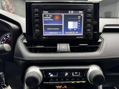 Used 2020 Toyota RAV4 LE FWD image 24