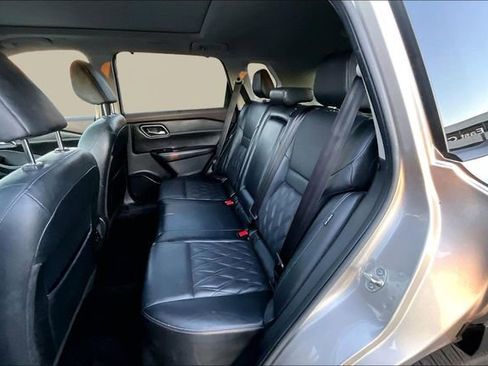 Used 2022 Nissan Rogue Platinum w/ Head-Up Display Package image 16