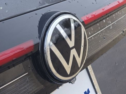 New 2026 Volkswagen Taos SE FWD image 7