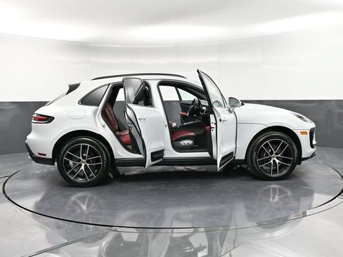 Certified 2026 Porsche Macan AWD/4WD image 36