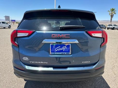 Used 2024 GMC Terrain SLE AWD/4WD image 4