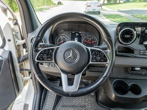 Used 2023 Mercedes-Benz Sprinter 2500 image 44