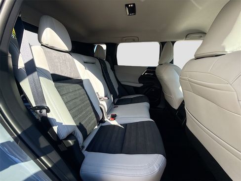 New 2026 Mitsubishi Outlander SE image 27