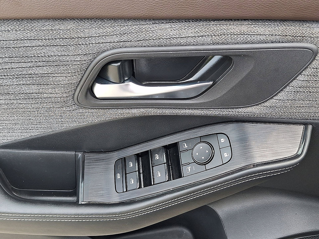 Certified 2023 Nissan Rogue SV AWD/4WD image 10