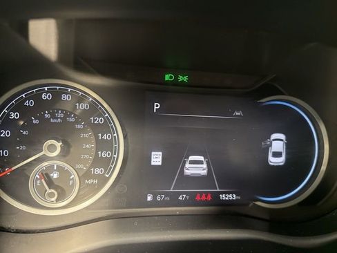 Used 2025 Genesis G70 2.5T image 30