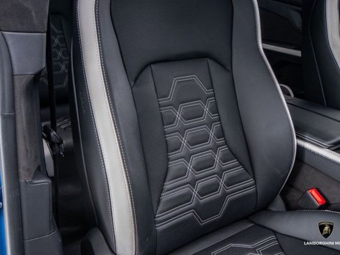 Used 2025 Lamborghini Urus SE image 59