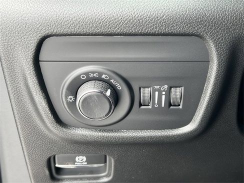 New 2026 Jeep Grand Cherokee Altitude image 16